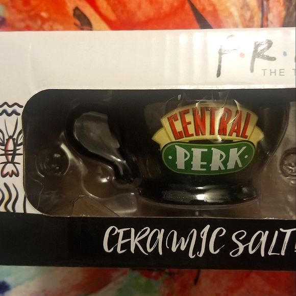 WB FRIENDS The TV Series Ceramic Mug Salt and Pepper Shaker Set Central Perk NWT - Picture 2 of 8